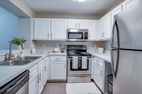 Fully Equipped Kitchen  at The Monroe Apartment Homes, Tallahassee, Florida